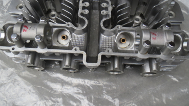 Preview: ZYLINDERKOPF 900CCM 