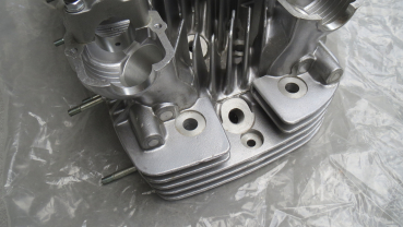 Preview: ZYLINDERKOPF 900CCM 