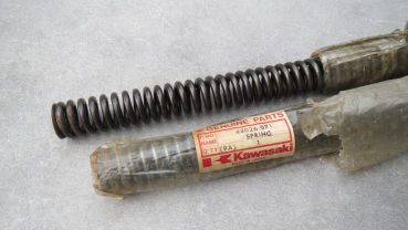 "RESTPOSTEN" GABELFEDERN SET "NOS"  Z900/Z1000A1 (ORIGINAL KAWASAKI)