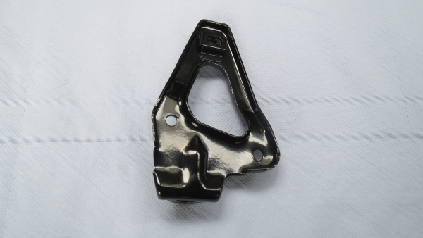 AUSPUFFHALTER LINKS (GEBRAUCHTTEIL)