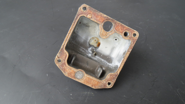 DECKEL SCHWIIMERKAMMER RECHTS ZYL.3+4 (GEBRAUCHTTEIL)